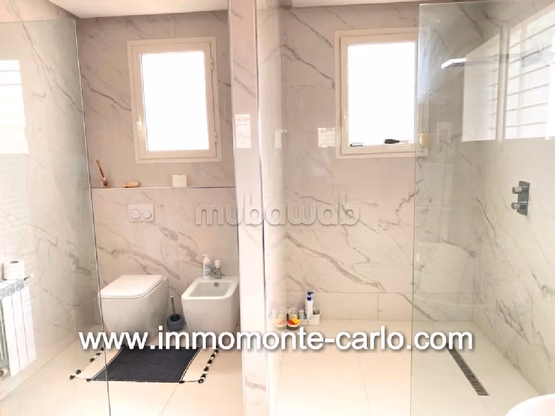 Luxury house for rent in Souissi. 7 large rooms. Robust door, Residence with security.