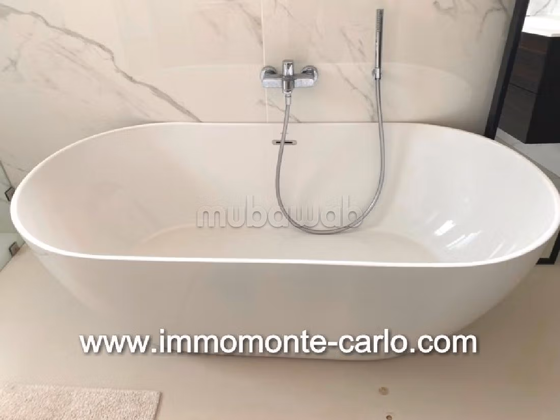 Luxury house for rent in Souissi. 7 large rooms. Robust door, Residence with security.