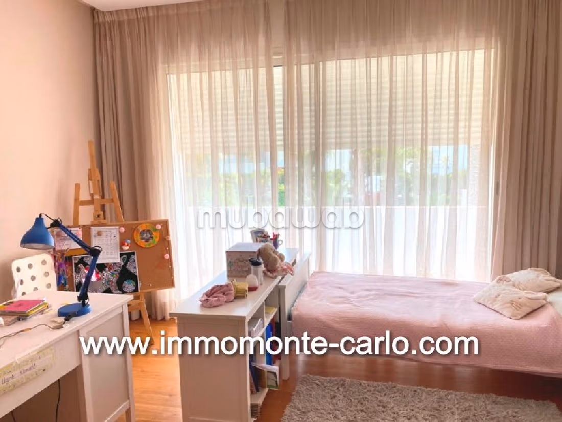 Luxury house for rent in Souissi. 7 large rooms. Robust door, Residence with security.