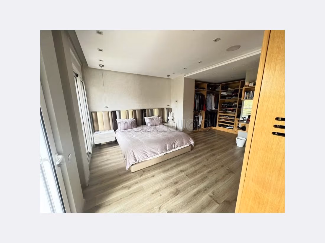 Esplendida villa en venta. 3 bonitas habitaciones. Salón con decoración marroquí, sistema de parábola general. 