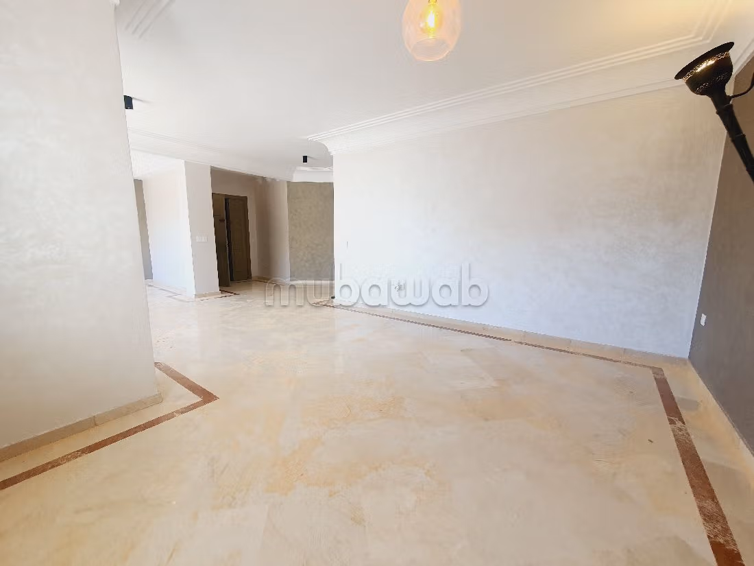 Flat for rent in Racine. Dimension 140 m². Dressing room. 