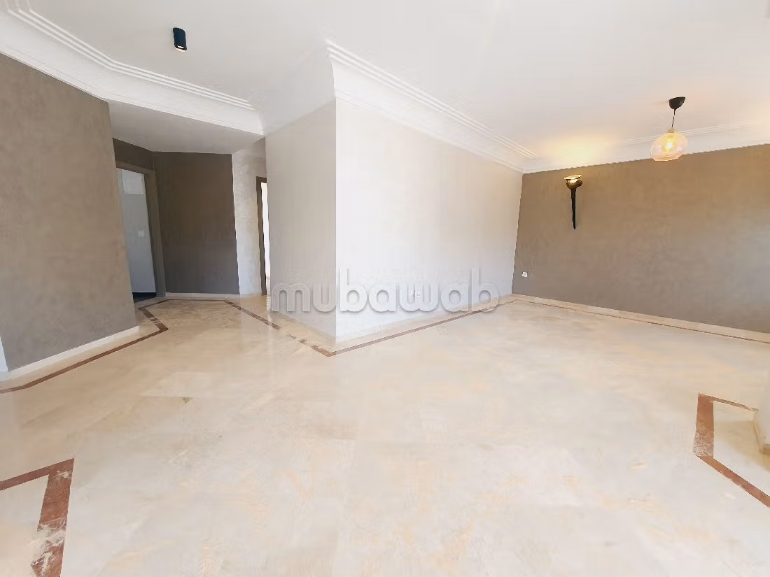 Flat for rent in Racine. Dimension 140 m². Dressing room. 
