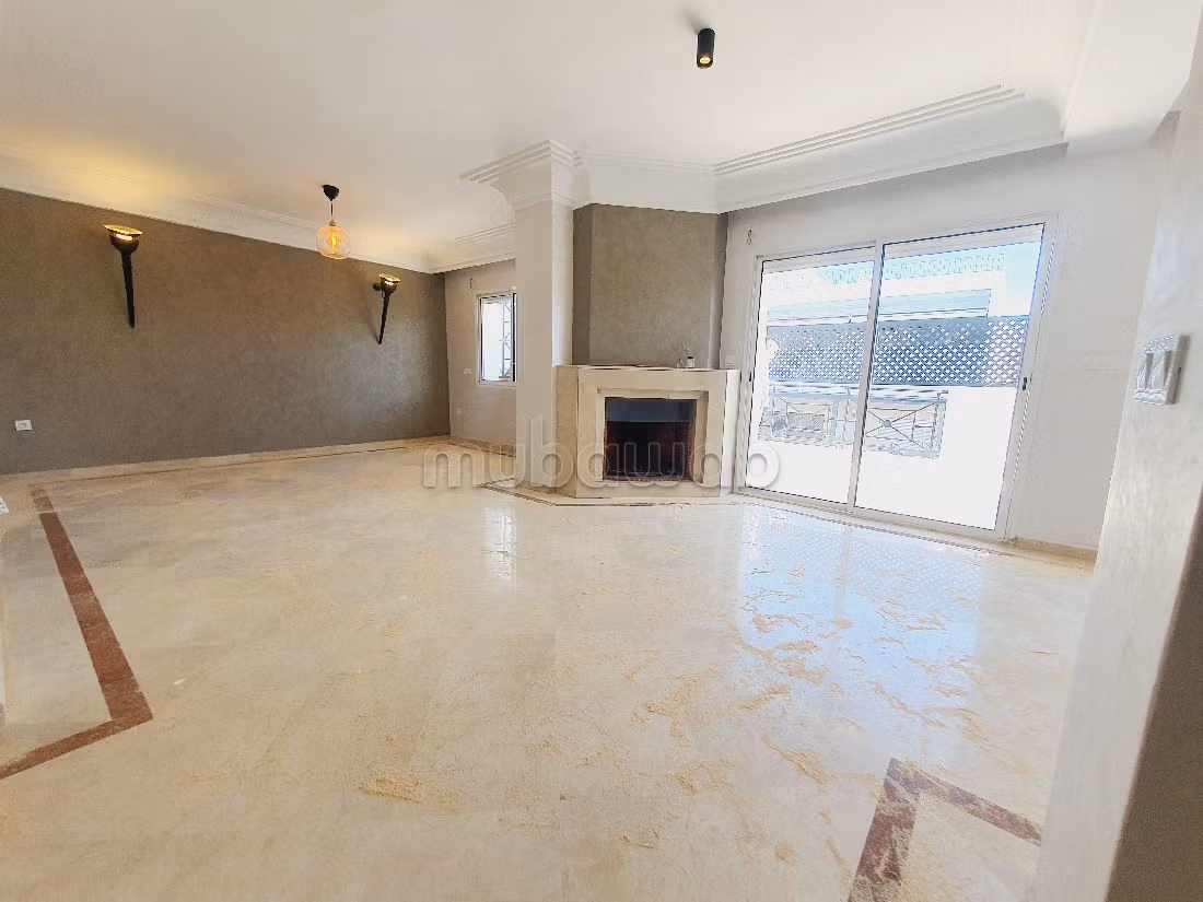 Flat for rent in Racine. Dimension 140 m². Dressing room. 