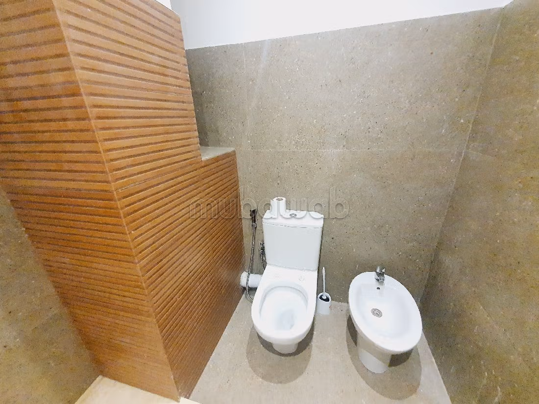 Flat for rent in Racine. Dimension 140 m². Dressing room. 