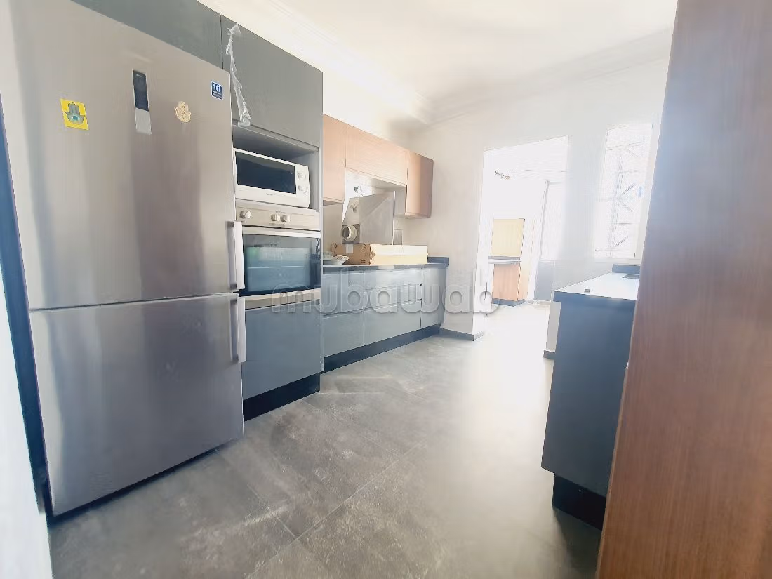 Flat for rent in Racine. Dimension 140 m². Dressing room. 