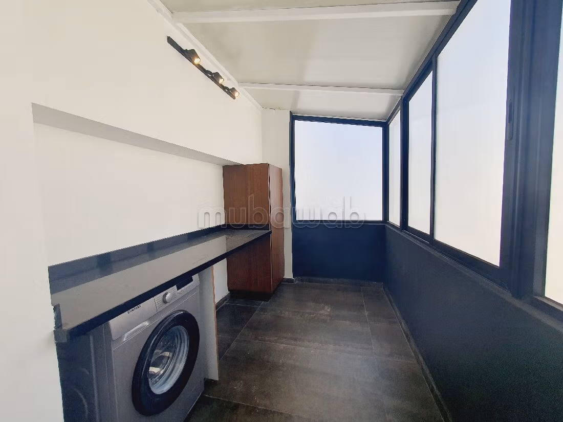 Flat for rent in Racine. Dimension 140 m². Dressing room. 