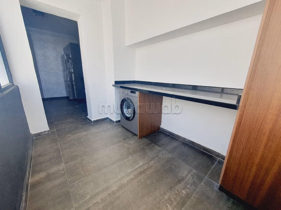 Flat for rent in Racine. Dimension 140 m². Dressing room. 