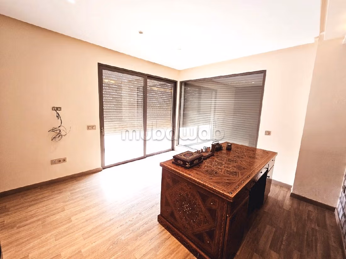 فيلا ممتازة للبيع بدار بوعزة. المساحة الكلية 420 م². مسبح ، مكيف هواء