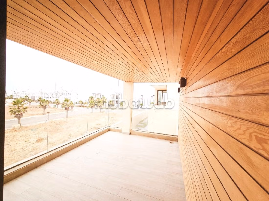 فيلا ممتازة للبيع بدار بوعزة. المساحة الكلية 420 م². مسبح ، مكيف هواء