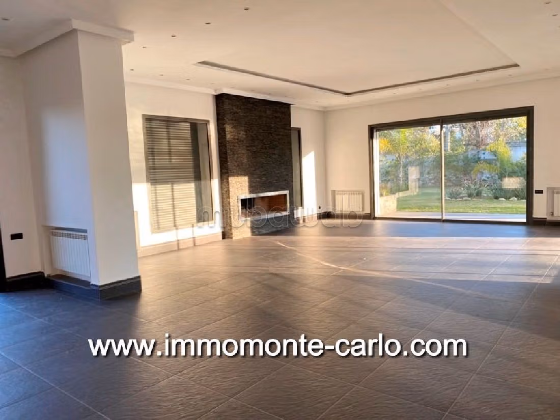 High quality villa for rent in Souissi. Dimension 500 m². Secured door and central heating. 