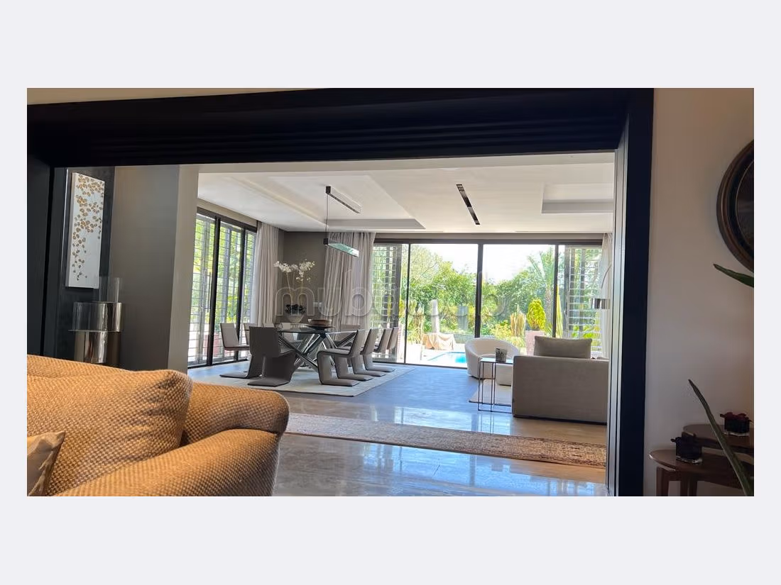 Luxury villa for sale in Souissi. 8 large living areas. Satellite dish and Reinforced door. 