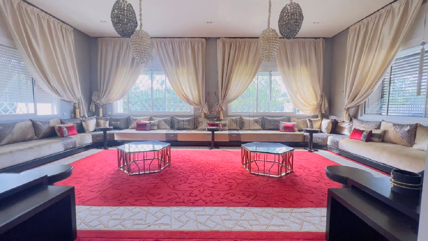 فيلا رائعة للايجار بالسويسي. المساحة الإجمالية 2000 م². مفروشة. 