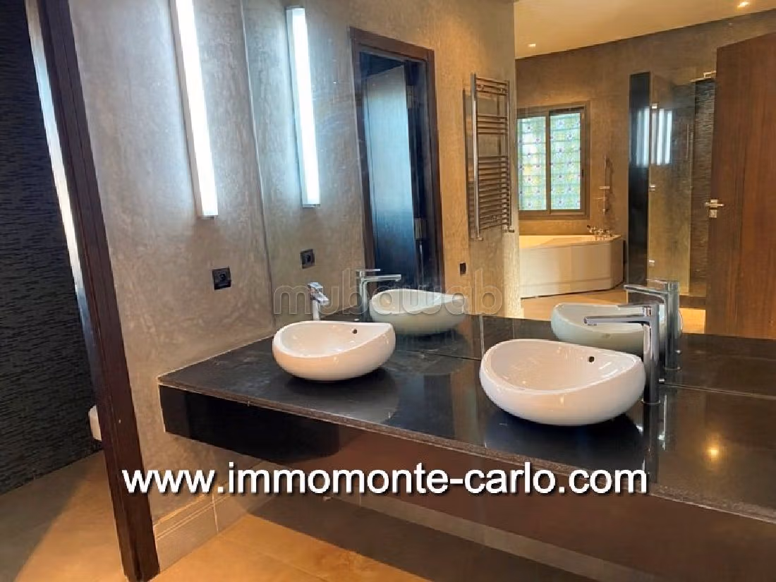 Nu te huur: villa's en luxe woningen in Souissi. Totale oppervlakte 600 m². Beveiligingssyeem en verstevigde deur