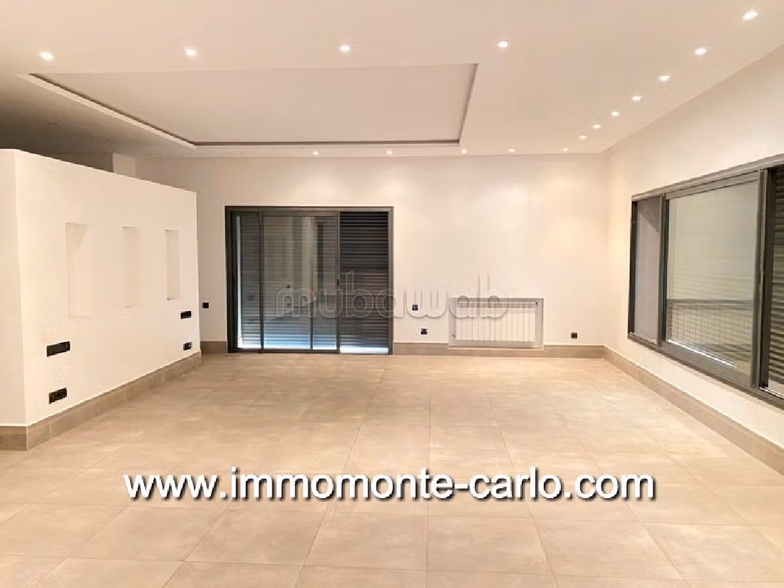 Nu te huur: villa's en luxe woningen in Souissi. Totale oppervlakte 600 m². Beveiligingssyeem en verstevigde deur