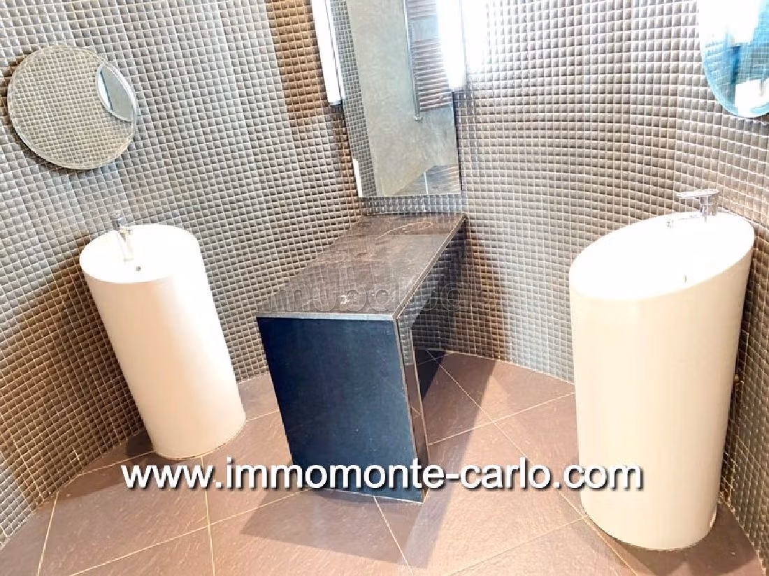 Nu te huur: villa's en luxe woningen in Souissi. Totale oppervlakte 600 m². Beveiligingssyeem en verstevigde deur