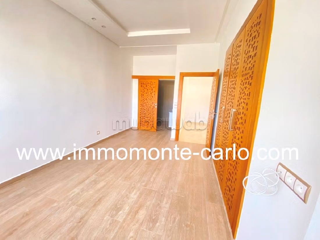 Straordinaria casa di lusso in affitto a Agdal. 6 locali. Riscaldamento e porta blindata. 