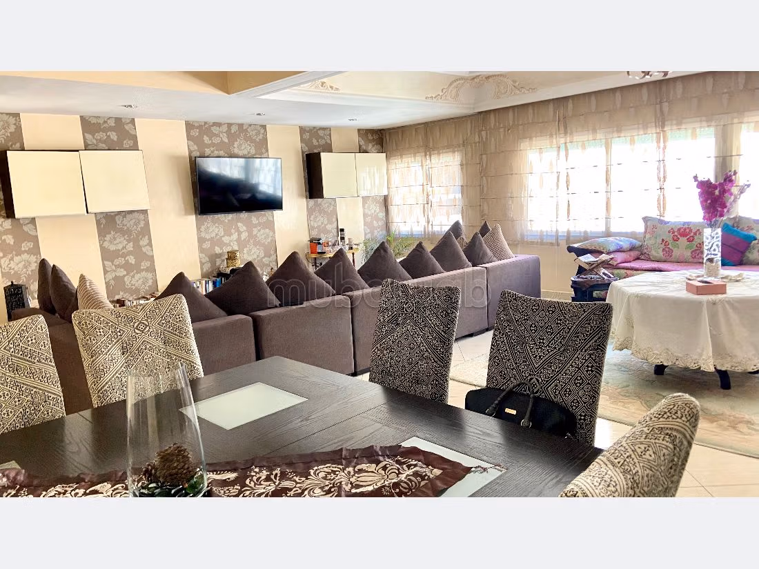 شقة رائعة للبيع ب درب غلف. 5 قطع رائعة. مصعد وشرفة