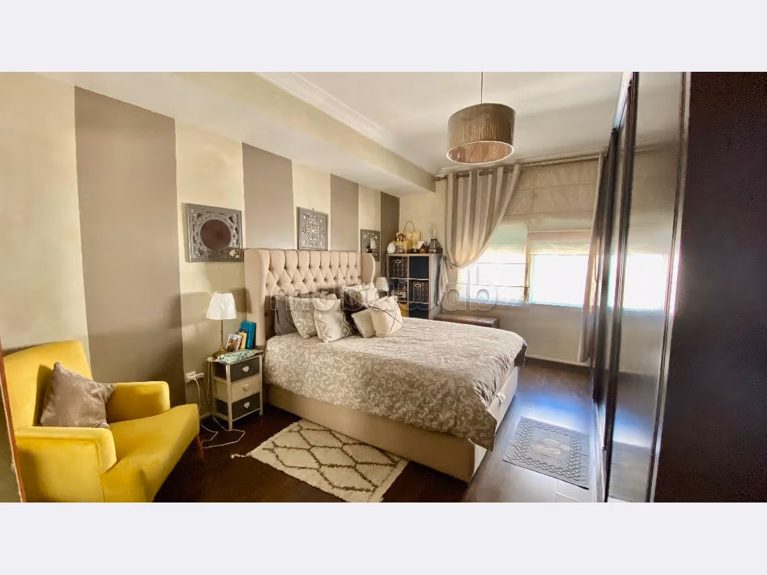 شقة رائعة للبيع ب درب غلف. 5 قطع رائعة. مصعد وشرفة