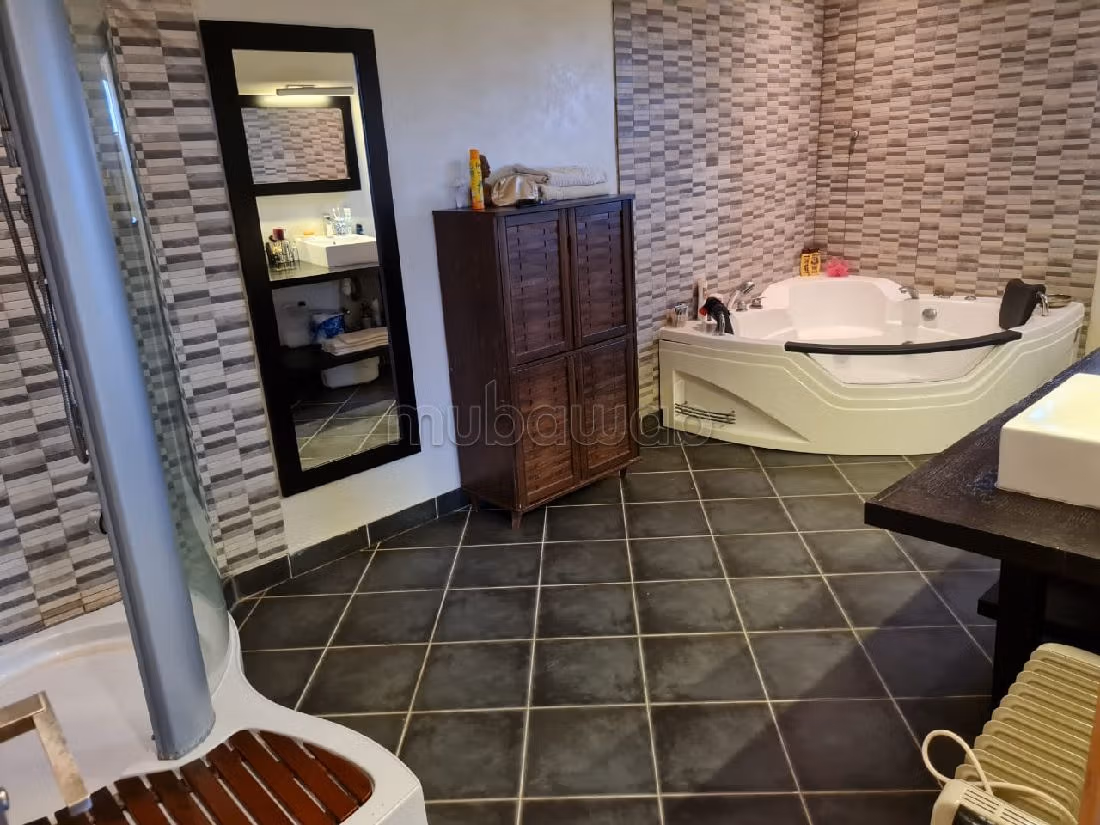 Maestosa villa in affitto. 7 ampi locali. ammobiliato. 