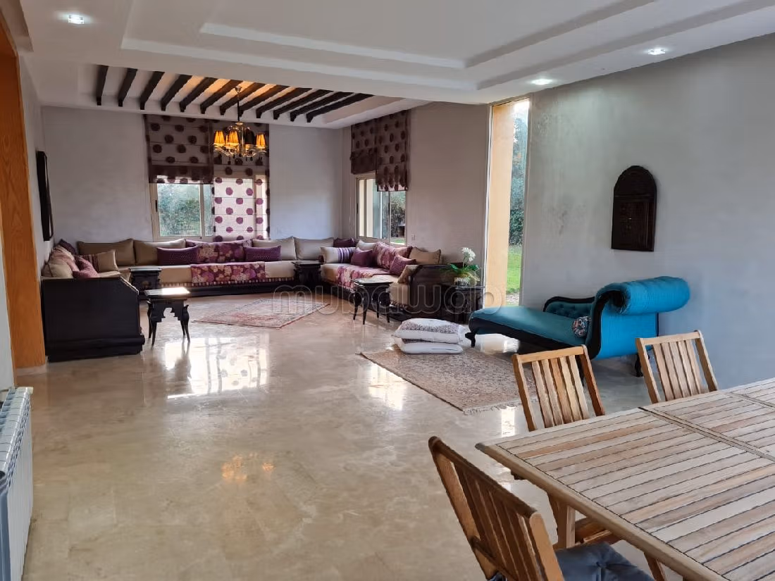 Maestosa villa in affitto. 7 ampi locali. ammobiliato. 