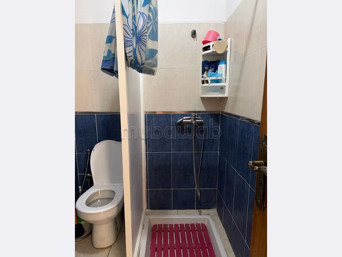 شقة جميلة للبيع ب النجد. 3 قطع كبيرة. باب متين ونظام الزجاج المزدوج.