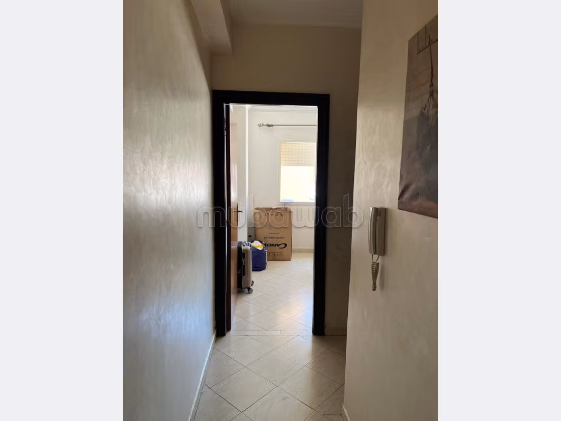 شقة جميلة للبيع ب النجد. 3 قطع كبيرة. باب متين ونظام الزجاج المزدوج.