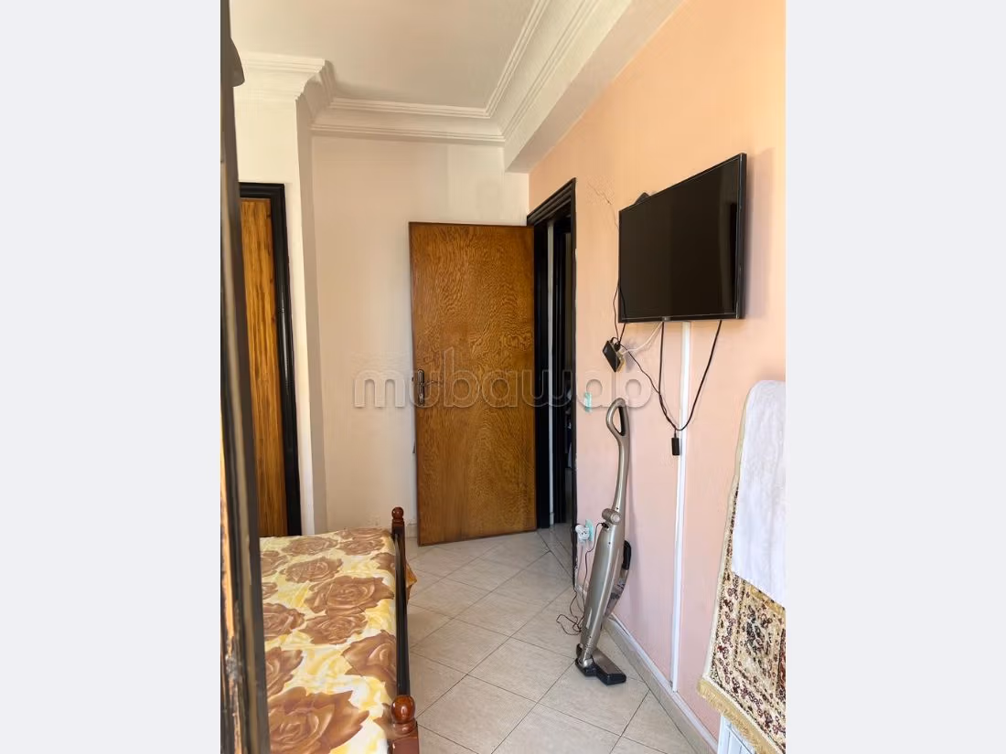 شقة جميلة للبيع ب النجد. 3 قطع كبيرة. باب متين ونظام الزجاج المزدوج.