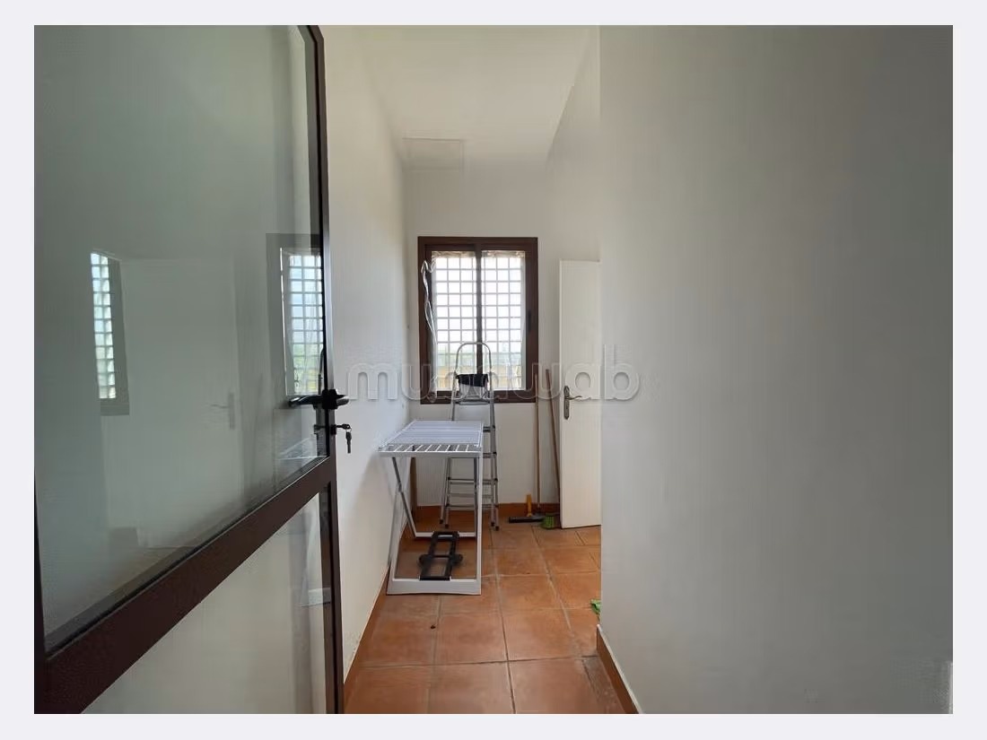 Affitto di un bellissimo appartamento a Agdal. 3 locali spaziosi. Ammobiliato