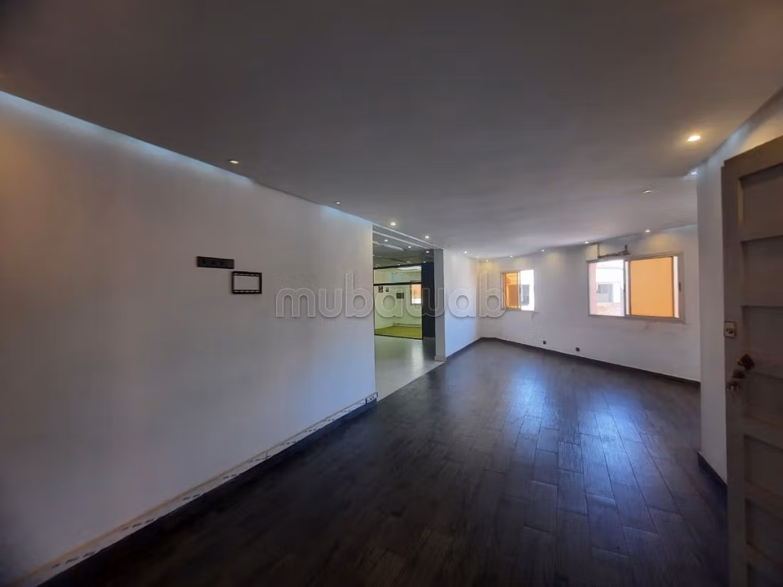 Comodo ufficio in affitto a Route de Safi. Superficie di 220 m². 