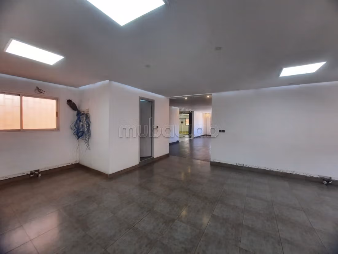 Comodo ufficio in affitto a Route de Safi. Superficie di 220 m². 