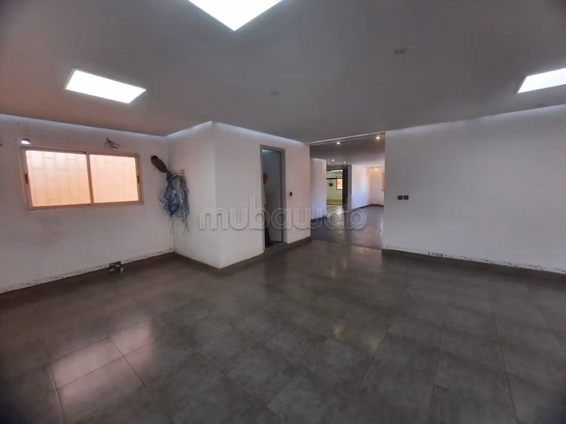 Comodo ufficio in affitto a Route de Safi. Superficie di 220 m². 