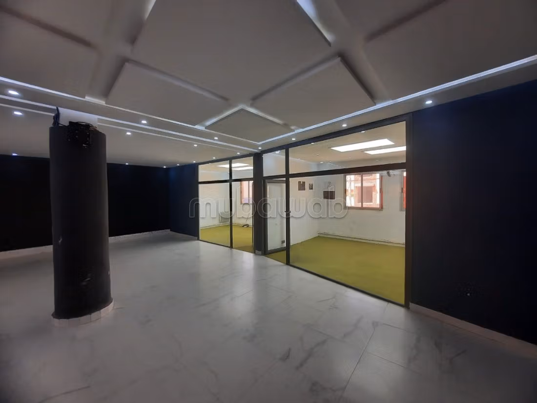 Comodo ufficio in affitto a Route de Safi. Superficie di 220 m². 