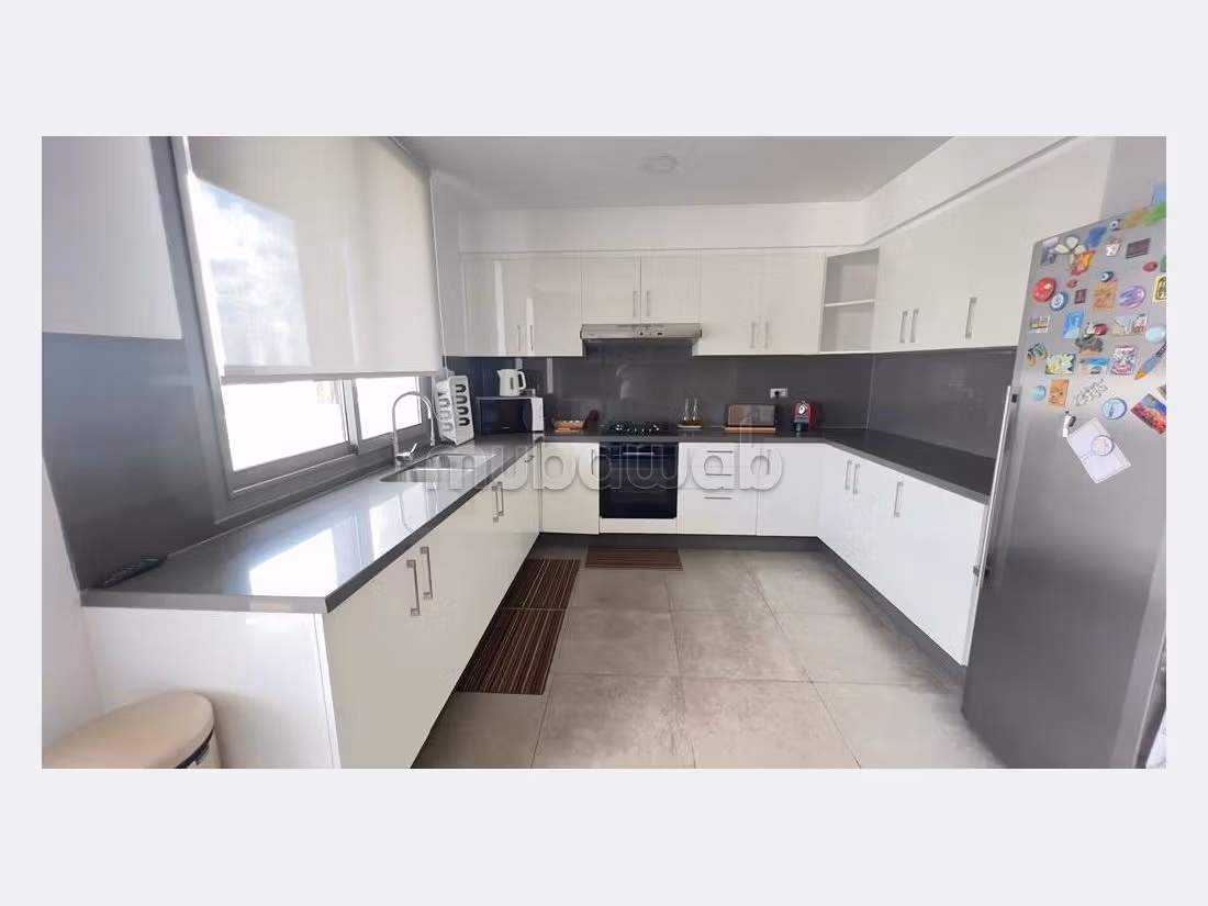Find an apartment for rent in Souissi. 6 large rooms. Storage unit
