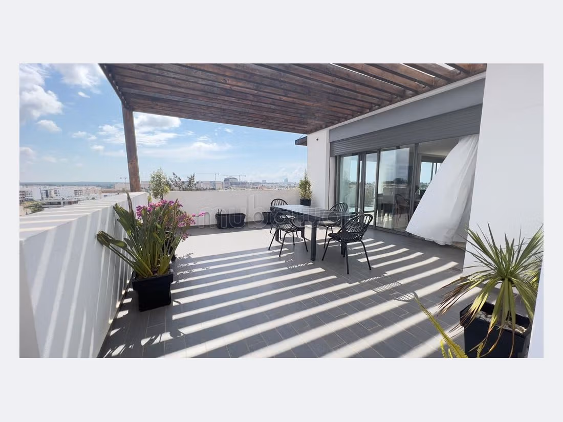 Find an apartment for rent in Souissi. 6 large rooms. Storage unit