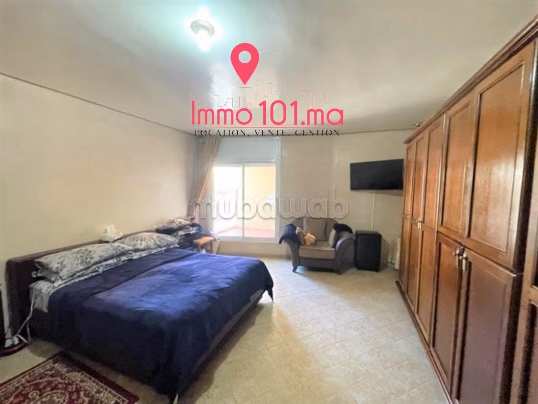 Sale of a lovely apartment in Riyad. 5 large living areas. Fireplace