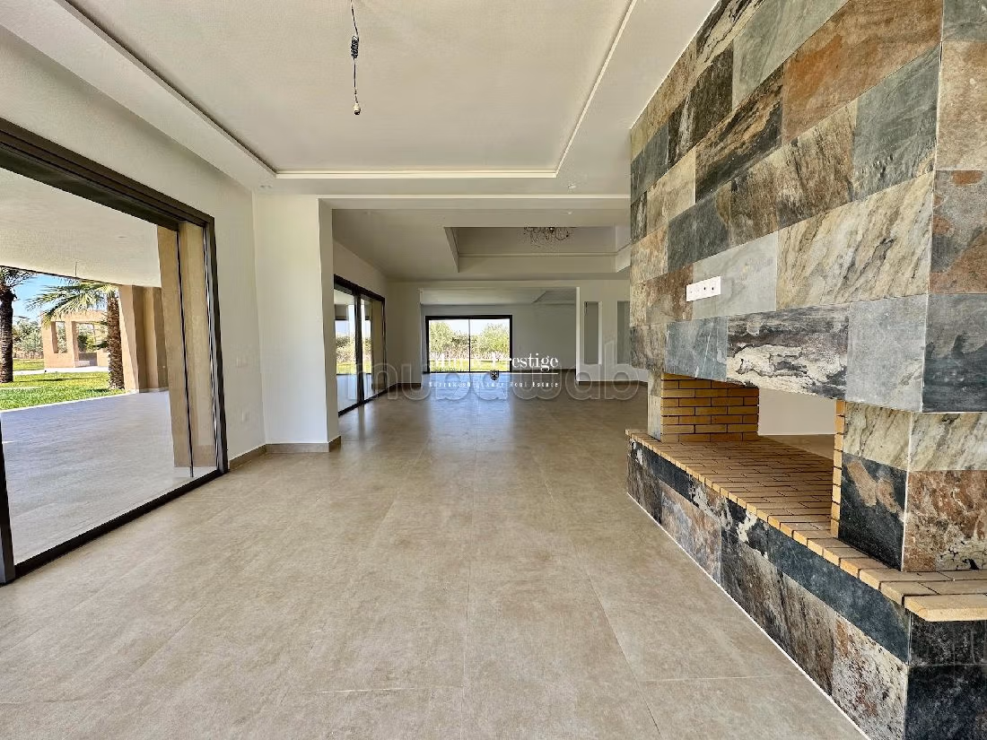 High quality house for sale. 5 comfortable rooms. Usable fireplace. 