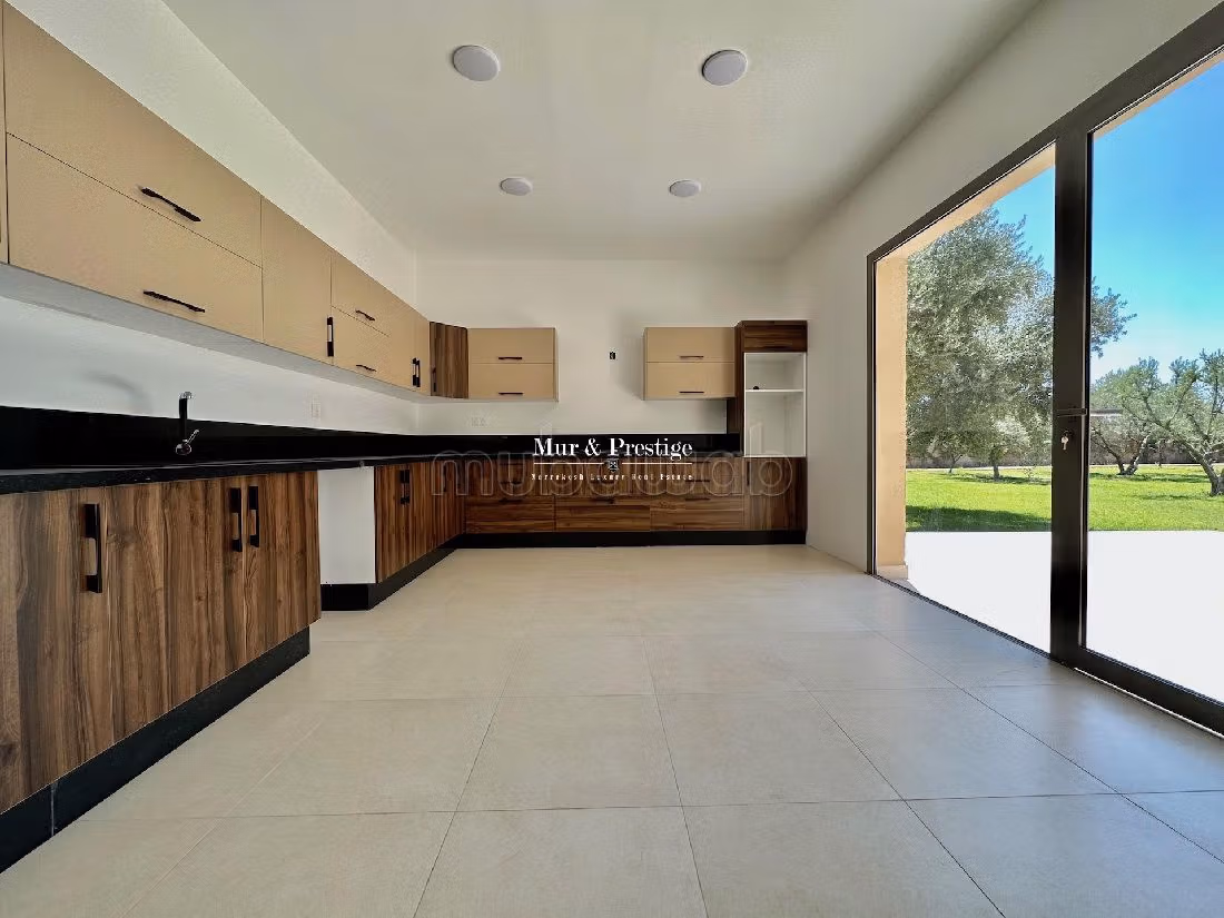 High quality house for sale. 5 comfortable rooms. Usable fireplace. 