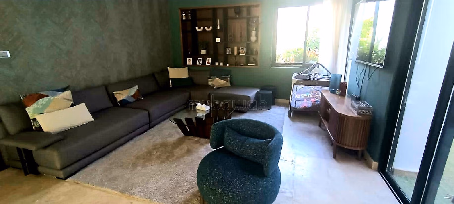 Magnifica villa in vendita. Superficie totale 730 m². Impianto di aria condizionata e piscina. 