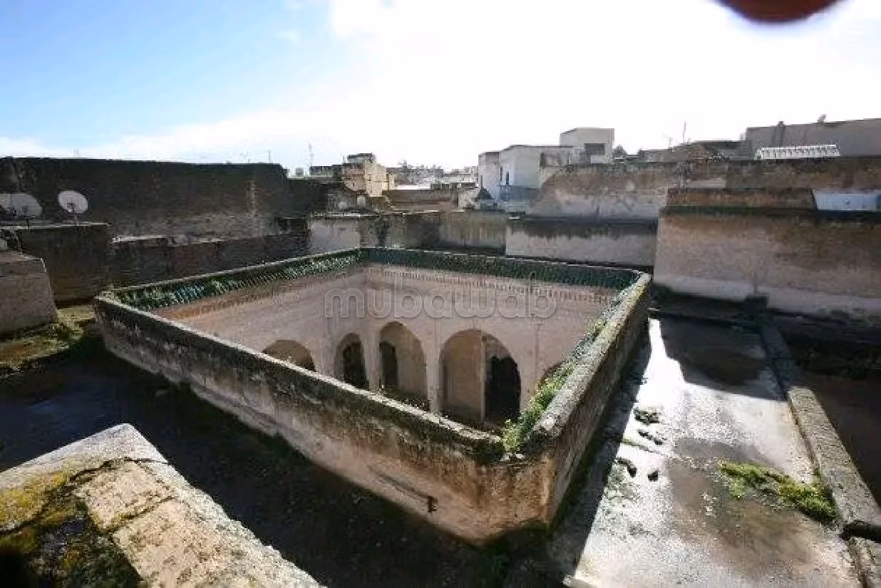 Riads kopen in Talaa. Totale oppervlakte 6000 m². Garage en mooi terras. 