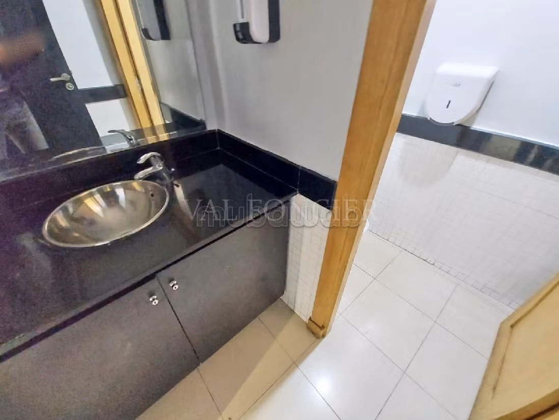 Offices for rent in Racine. Surface area 120 m². Cellar, Large terrace