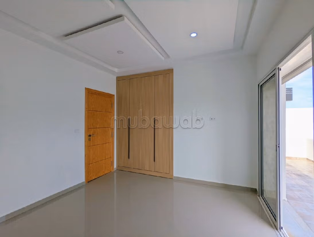 High quality house for sale in Djerba. 5 rooms. Swimming pool, air conditioning. 