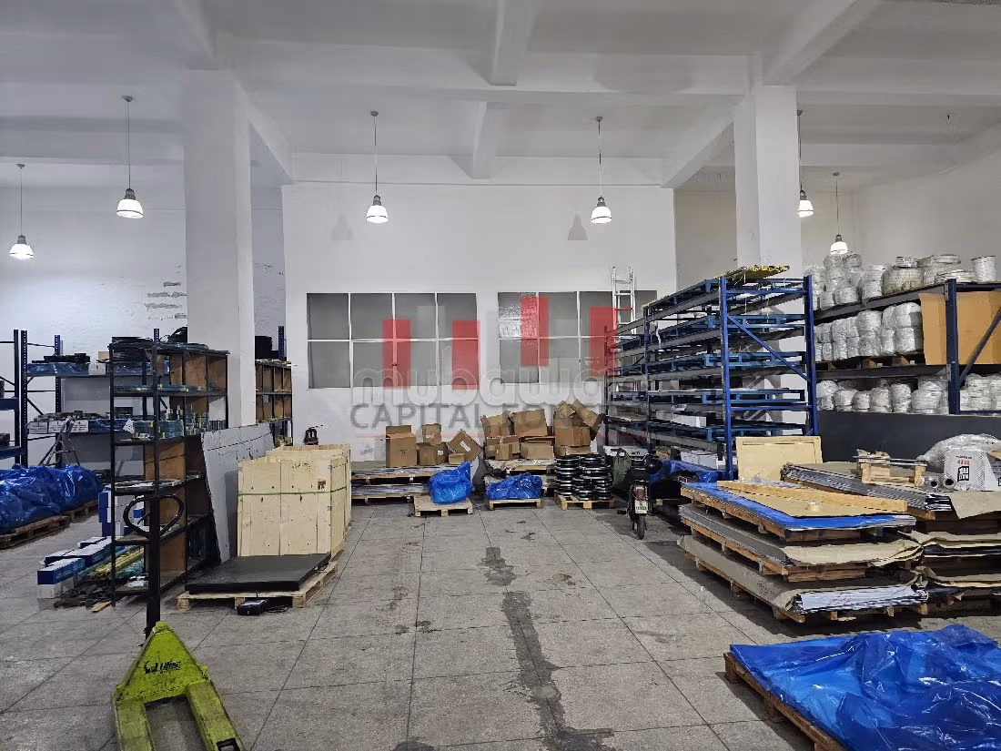 Batiment industriel de 2700 m de surface exploitable a la vente zone industrielle sidi bernoussi ain sebaa accès autoroutier immédiat