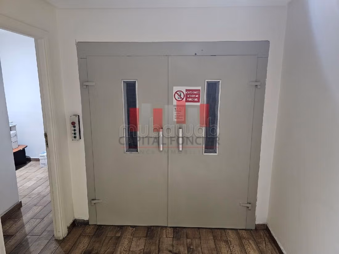 Batiment industriel de 2700 m de surface exploitable a la vente zone industrielle sidi bernoussi ain sebaa accès autoroutier immédiat