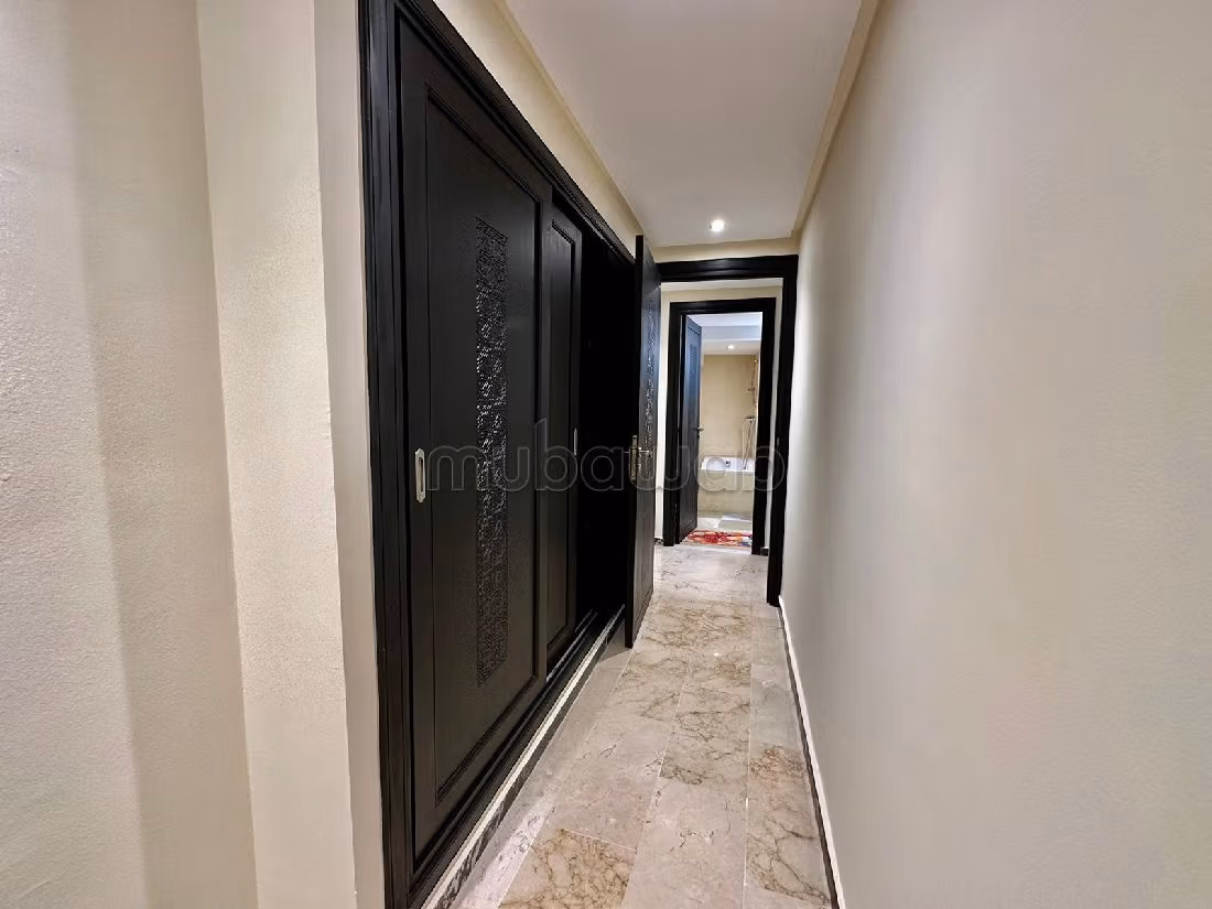 Apartments for rent in Guéliz. 11 comfortable rooms. Caretaker service available, air conditioning. 