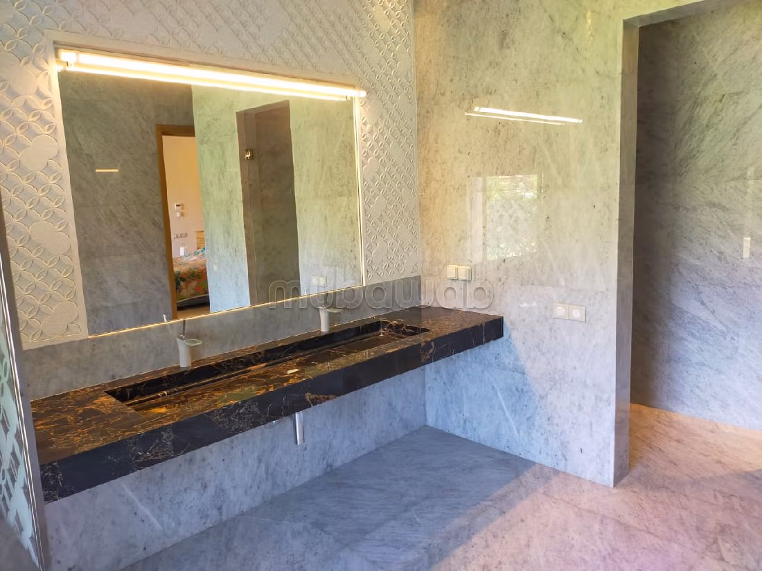 فيلا جميلة للبيع طريق فاس ب. 9 قطع كبيرة. مفروشة. 