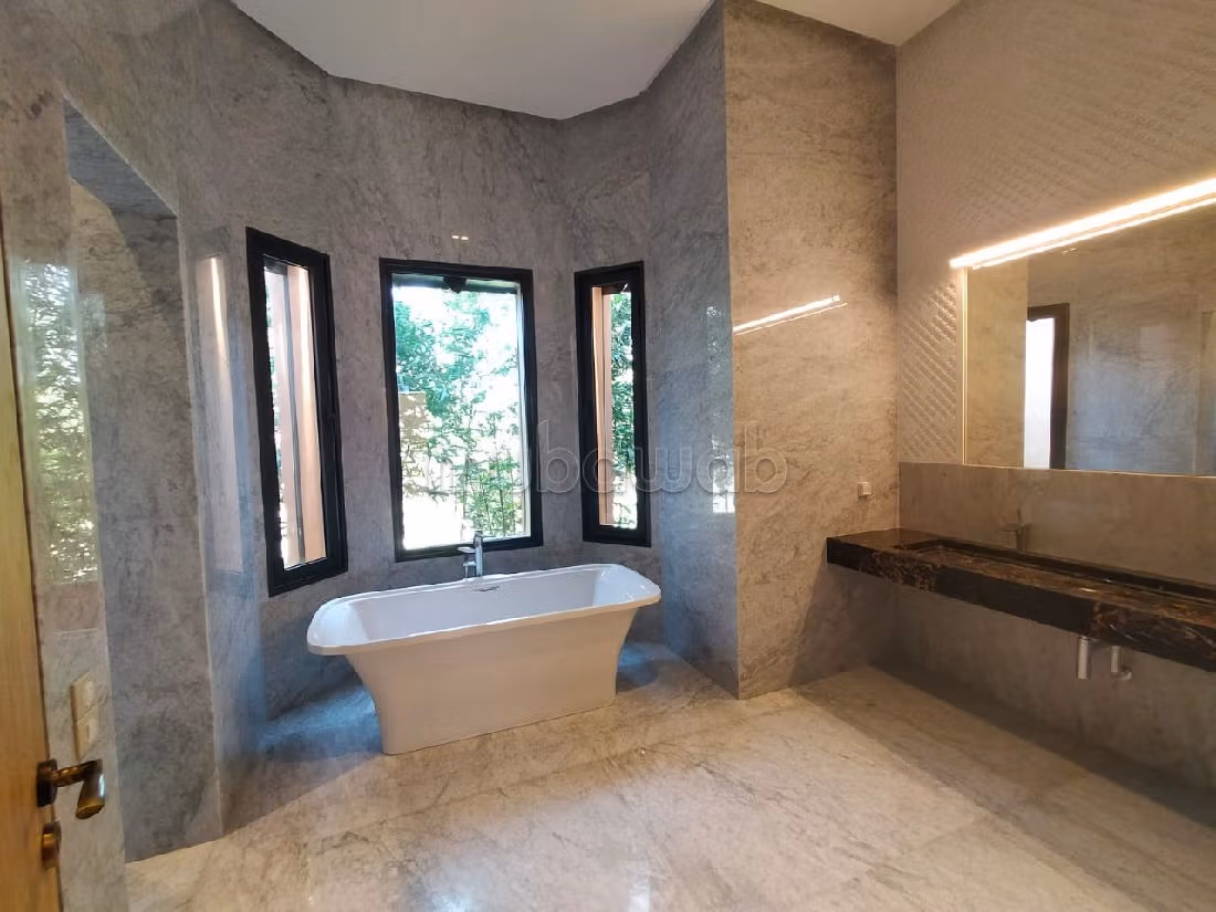 فيلا جميلة للبيع طريق فاس ب. 9 قطع كبيرة. مفروشة. 