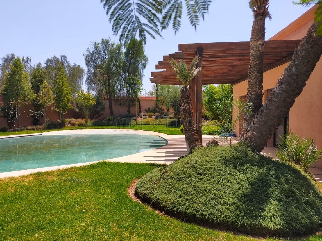 فيلا جميلة للبيع طريق فاس ب. 9 قطع كبيرة. مفروشة. 