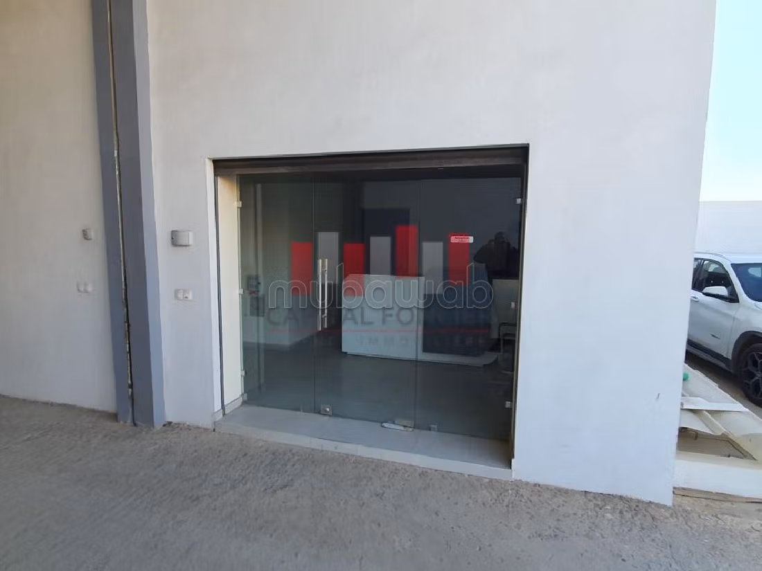 Oficinas y locales comerciales en venta en Sidi Maarouf. Gran superficie 900 m²