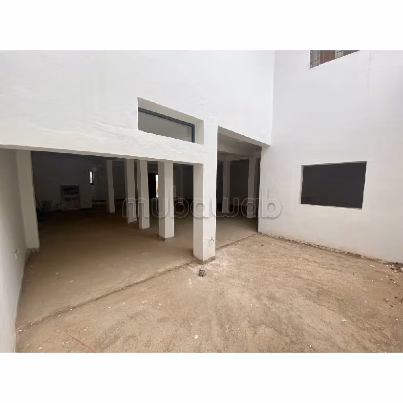 Offices & shops for sale in Abattoirs. Dimension 160 m². 