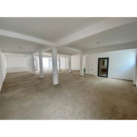 Nu kopen: commercieel vastgoed in Abattoirs. Oppervlakte 160 m². 